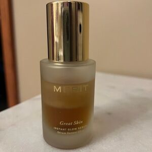 Merit Instant Glow Serum